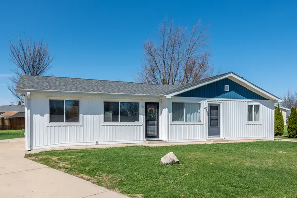 $1,300 | 1140 Ohio Court, Aurora, IL 60505