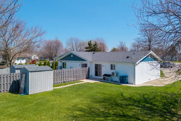 $1,300 | 1140 Ohio Court, Aurora, IL 60505