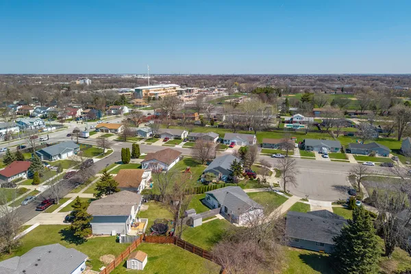 $1,300 | 1140 Ohio Court, Aurora, IL 60505