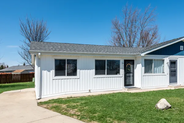 $1,300 | 1140 Ohio Court, Aurora, IL 60505
