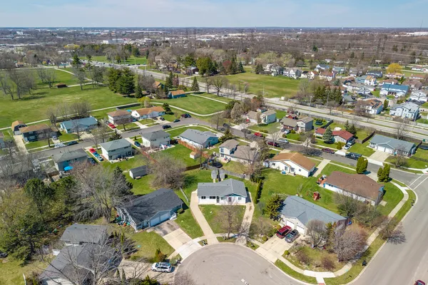 $1,300 | 1140 Ohio Court, Aurora, IL 60505