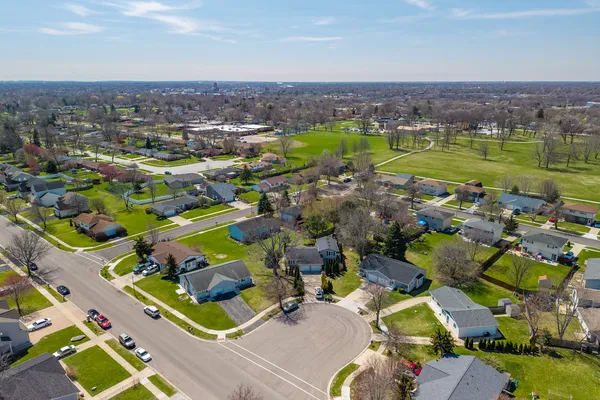 $1,300 | 1140 Ohio Court, Aurora, IL 60505