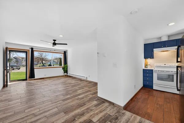 $1,300 | 1140 Ohio Court, Aurora, IL 60505