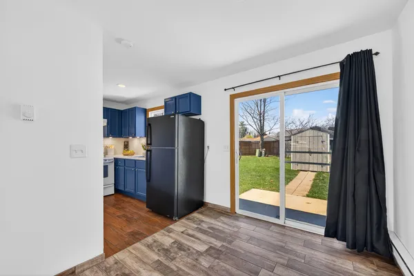 $1,300 | 1140 Ohio Court, Aurora, IL 60505