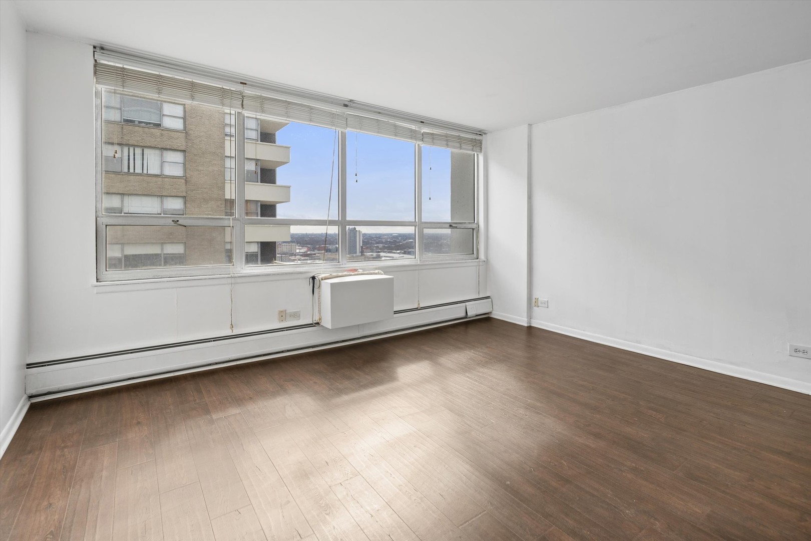 6171 North Sheridan Road, Unit 2104 Chicago, IL 60660 - Photo 10 of 18 a view of an empty room with a window