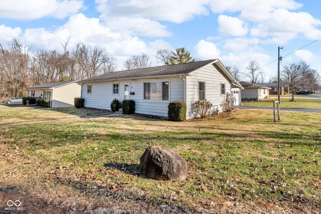$190,000 | 505 Race Street, Hope, IN 47246