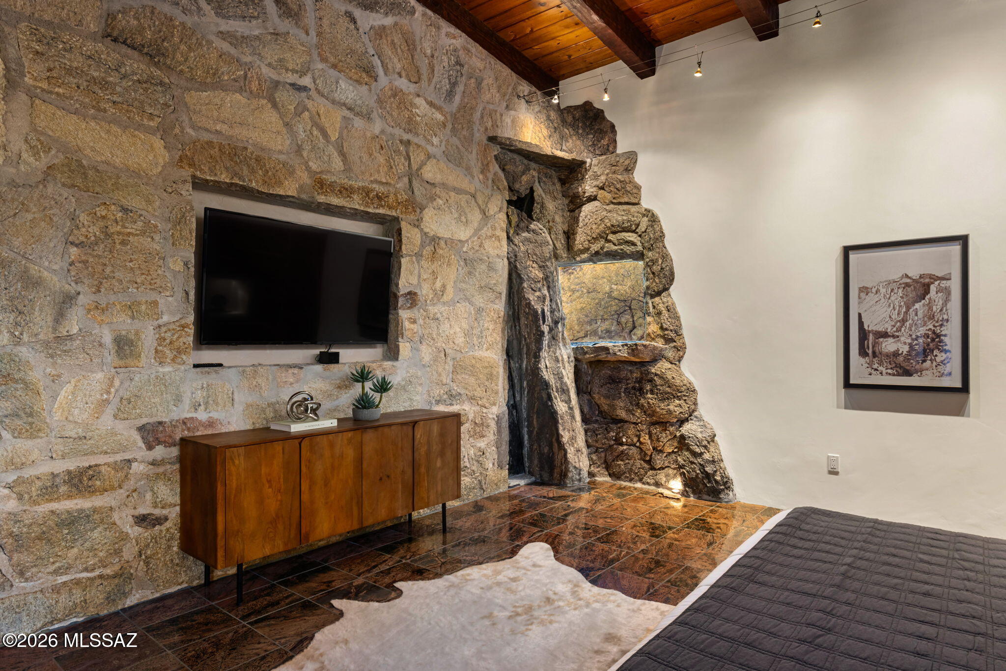 6550 North Rattlesnake Canyon Road Tucson, AZ 85750 - Photo 21 of 51 Rock Wall in Master Suite