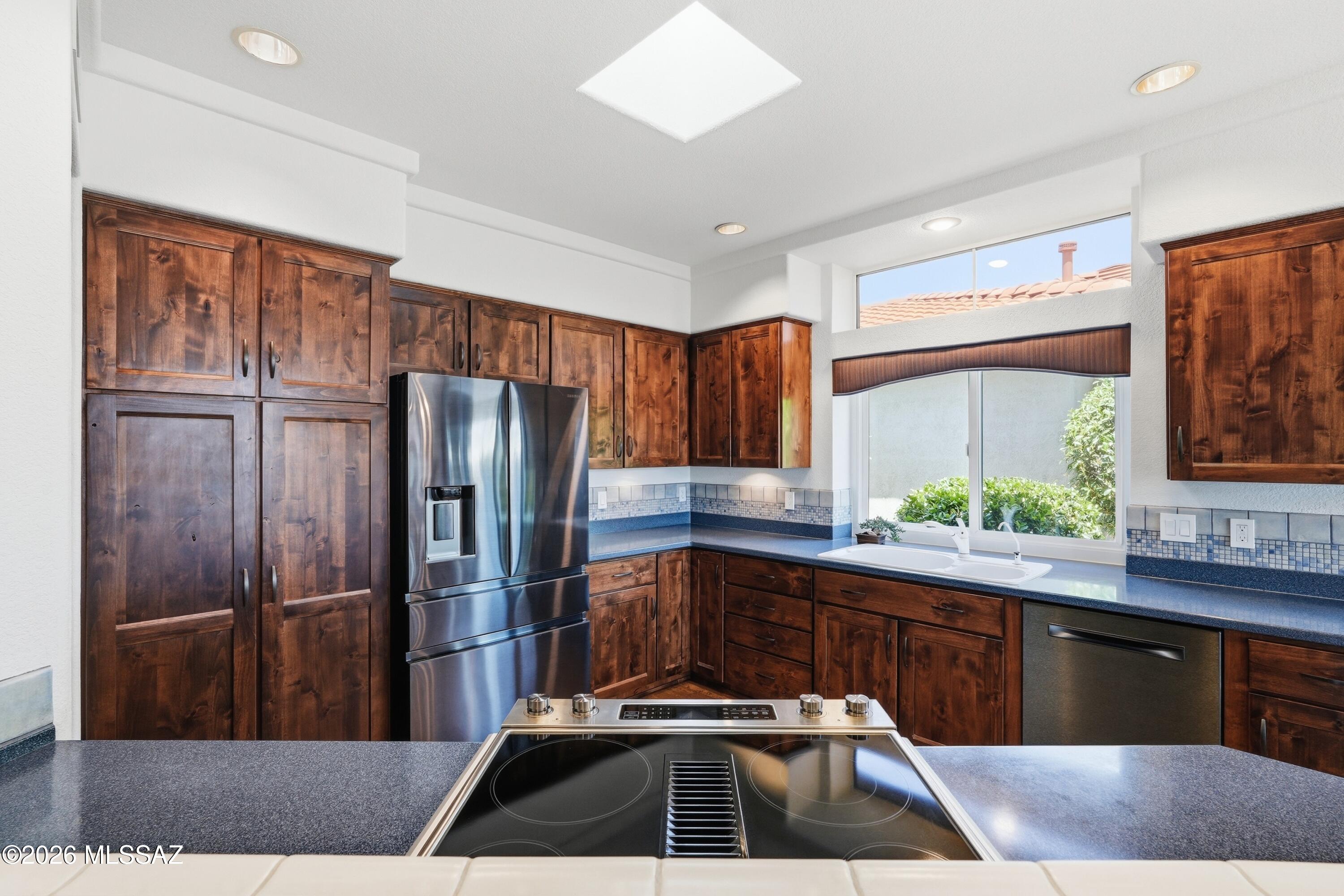 1654 East Crown Ridge Way Oro Valley, AZ 85755 - Photo 7 of 30 Kitchen
