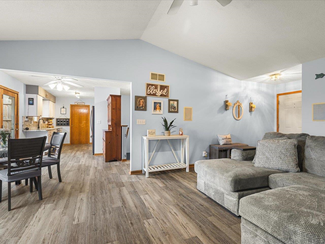 1101 Drexel Road Lake Summerset, IL 61019 - Photo 12 of 34 a living room with furniture and wooden floor