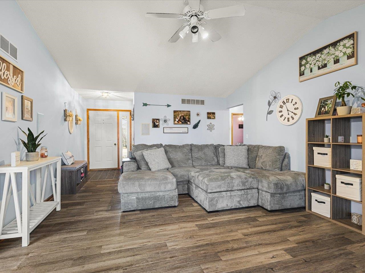 1101 Drexel Road Lake Summerset, IL 61019 - Photo 14 of 34 a living room with furniture and a window
