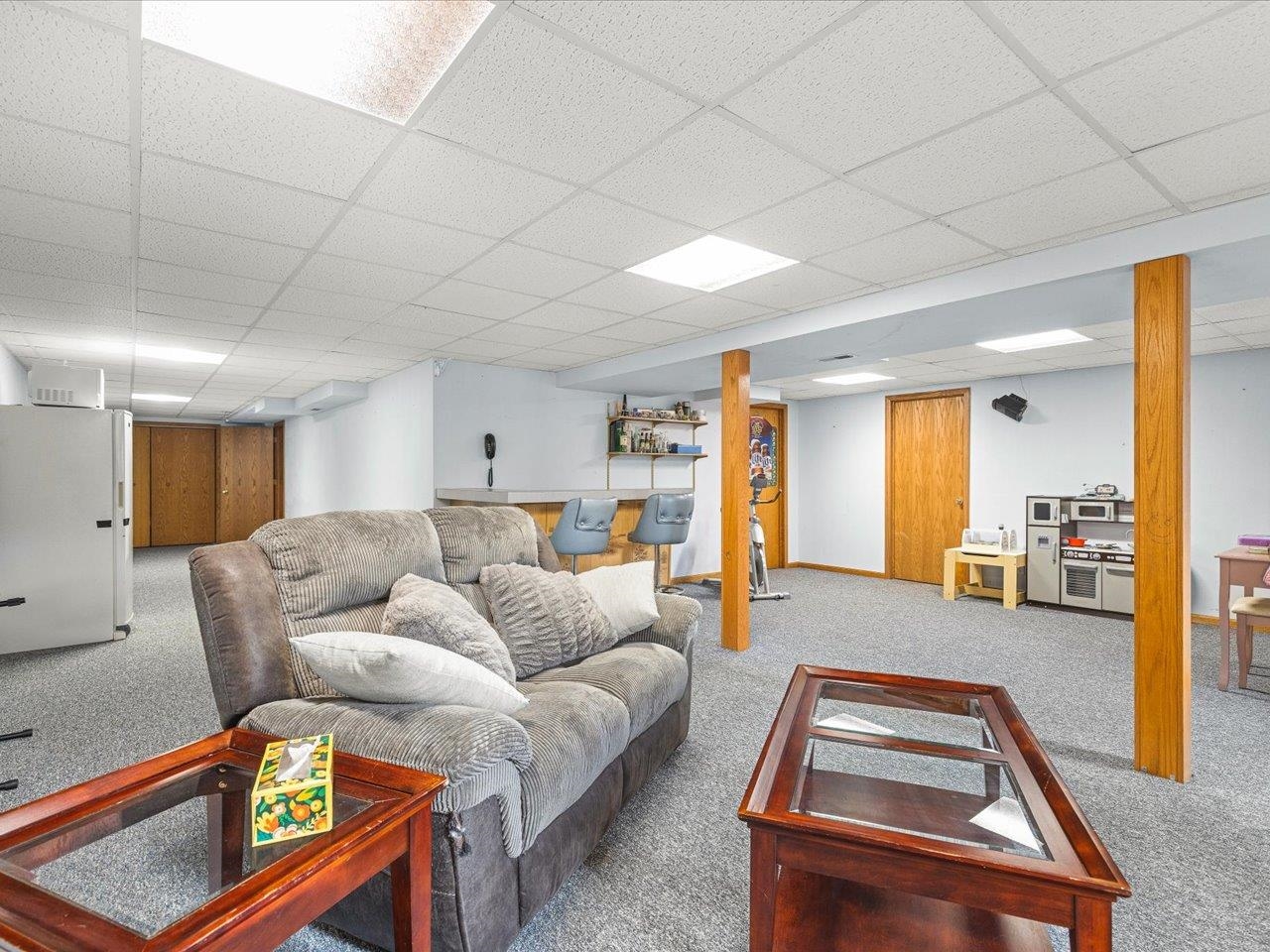 1101 Drexel Road Lake Summerset, IL 61019 - Photo 27 of 34 a living room with furniture and a couch