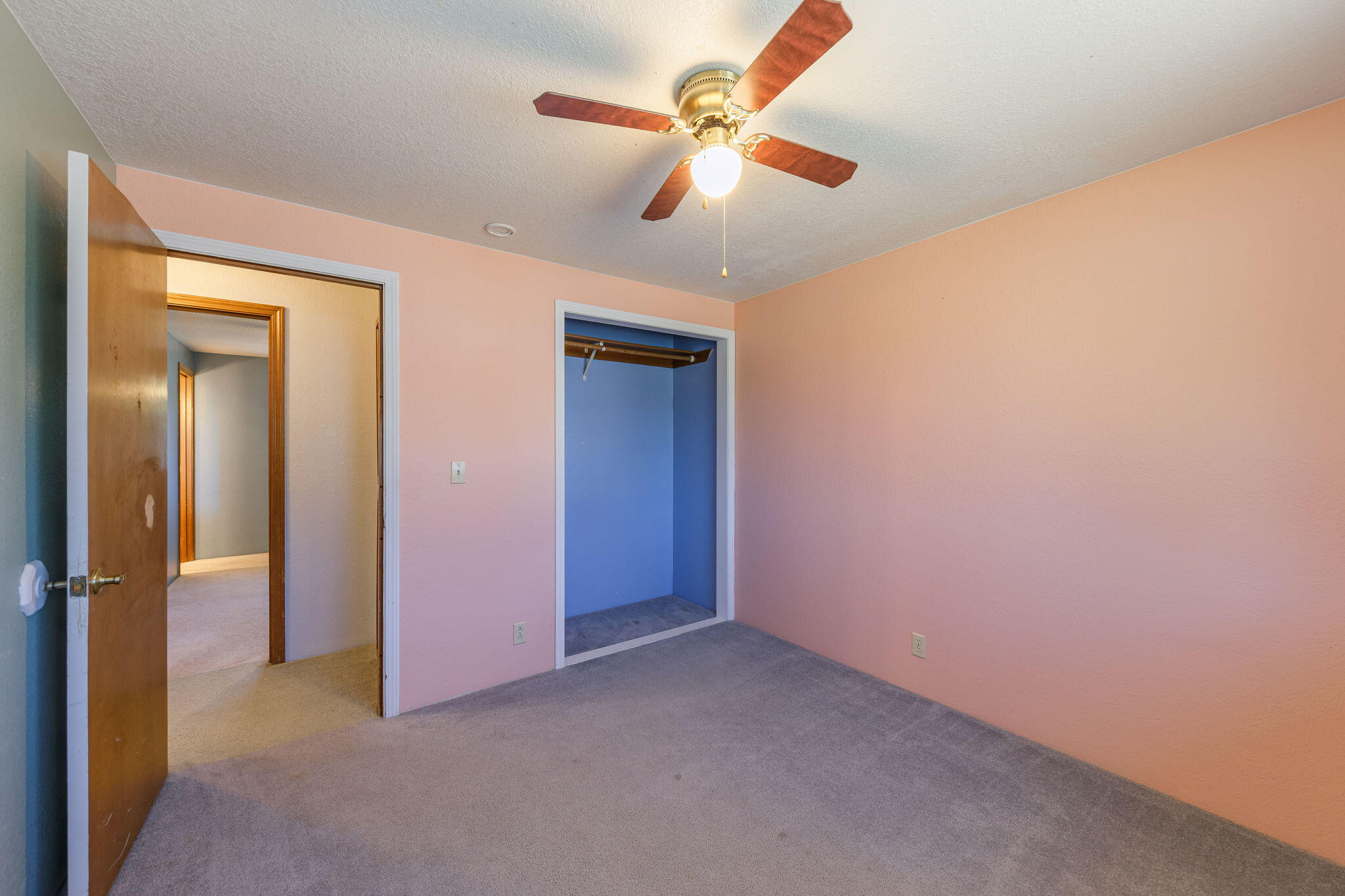 1532 Roberts Road Medford, OR 97504 - Photo 24 of 42 Second Bedroom