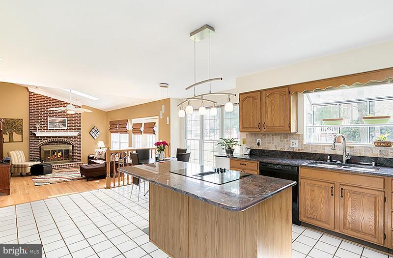 8006 Craddock Road Greenbelt, MD 20770 - Photo 11 of 30 Kitchen