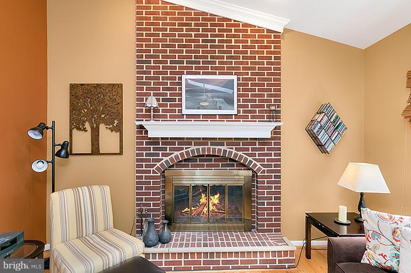 8006 Craddock Road Greenbelt, MD 20770 - Photo 16 of 30 Living Room