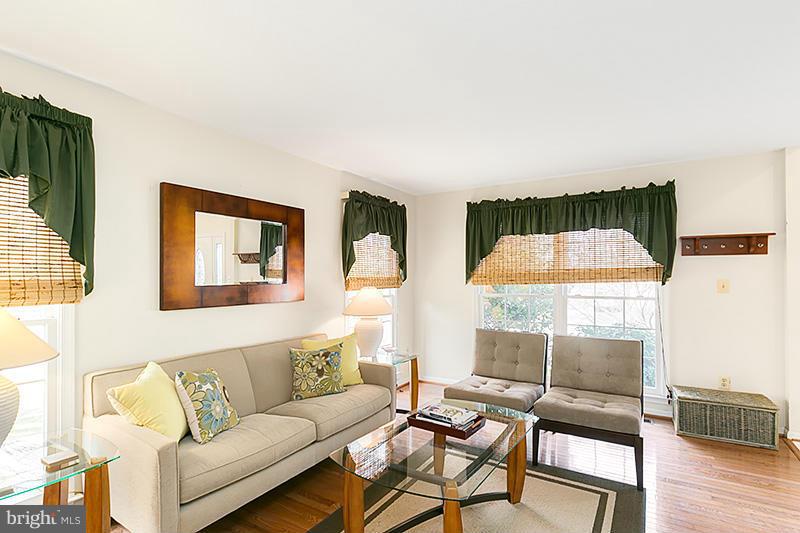 8006 Craddock Road Greenbelt, MD 20770 - Photo 22 of 30 Living Room