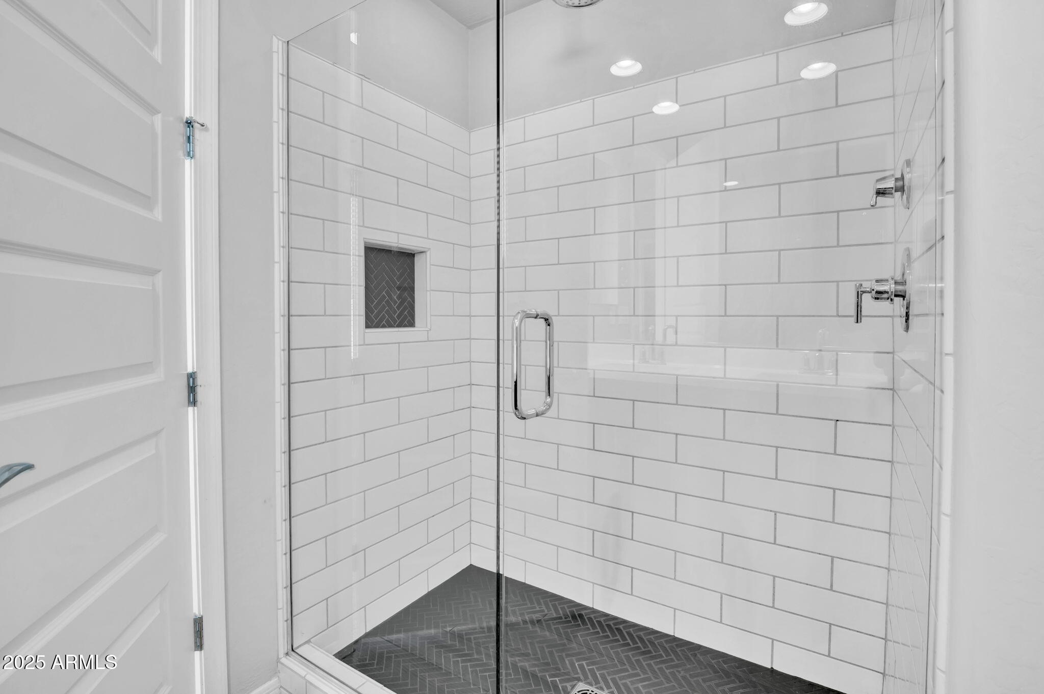 6562 South 24th Place Phoenix, AZ 85042 - Photo 13 of 22 a bathroom with a shower