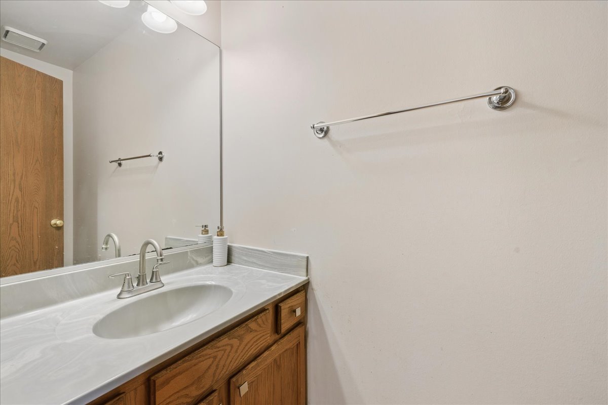 1436 Bridgedale Road Crystal Lake, IL 60014 - Photo 10 of 34