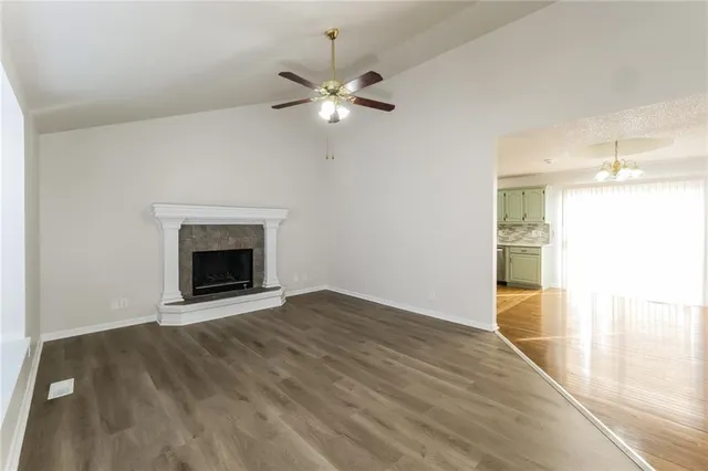 $2,235 | 1609 Johnston Drive, Raymore, MO 64083