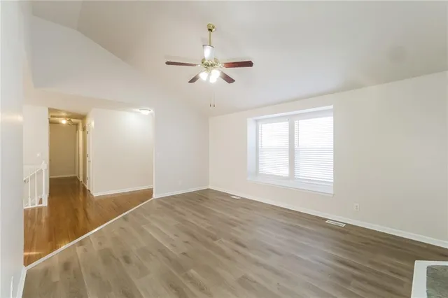 $2,235 | 1609 Johnston Drive, Raymore, MO 64083