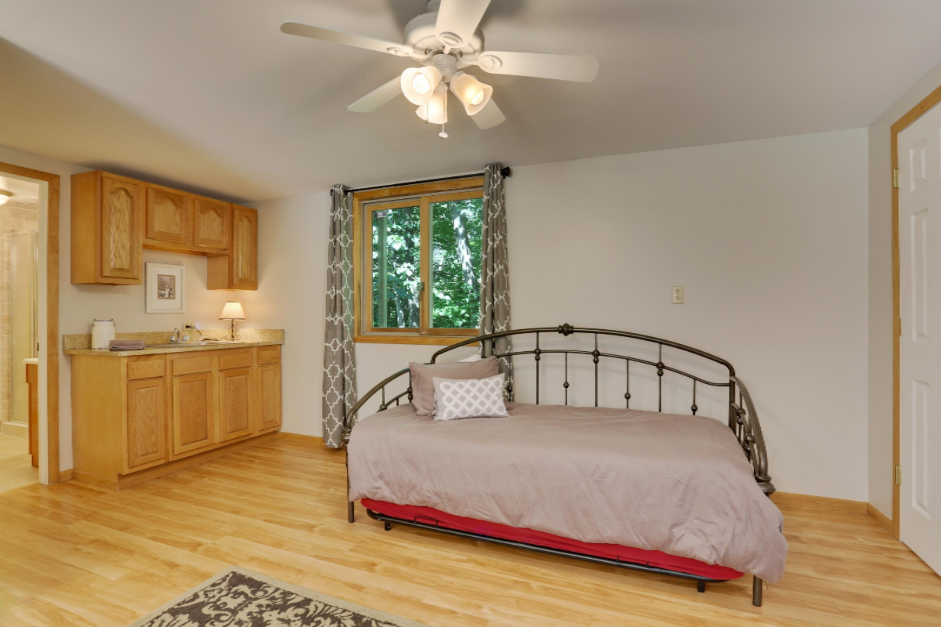 8111 Kruger Road Three Oaks, MI 49128 - Photo 25 of 32 15_8111KrugerRd_314_GuestSuite2_HiRes
