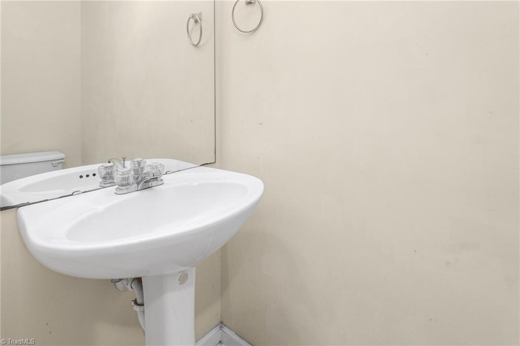 936 South Fifth Street Mebane, NC 27302 - Photo 11 of 27