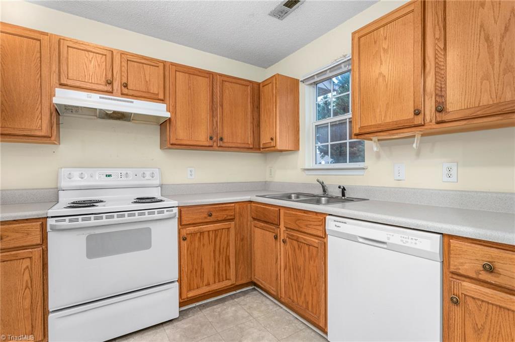 936 South Fifth Street Mebane, NC 27302 - Photo 4 of 27