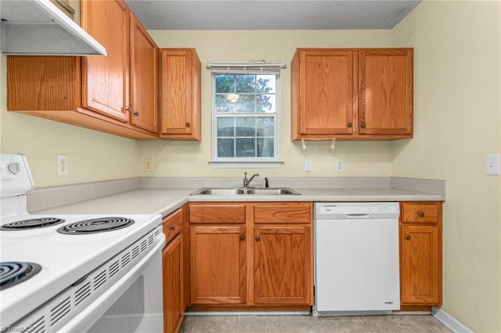 936 South Fifth Street Mebane, NC 27302 - Photo 5 of 27