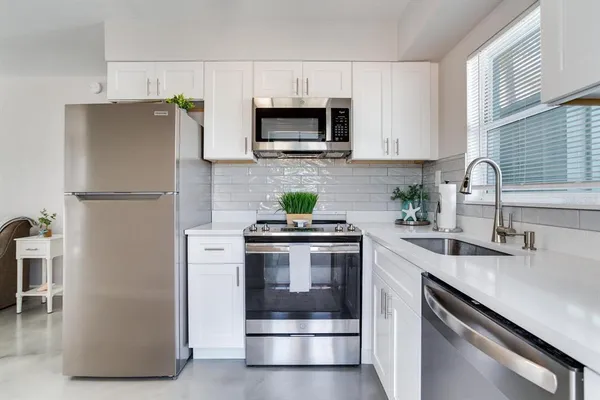 $2,300 | 508 129th Avenue East, Madeira Beach, FL 33708