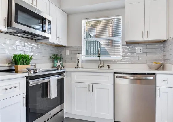 $2,300 | 508 129th Avenue East, Madeira Beach, FL 33708