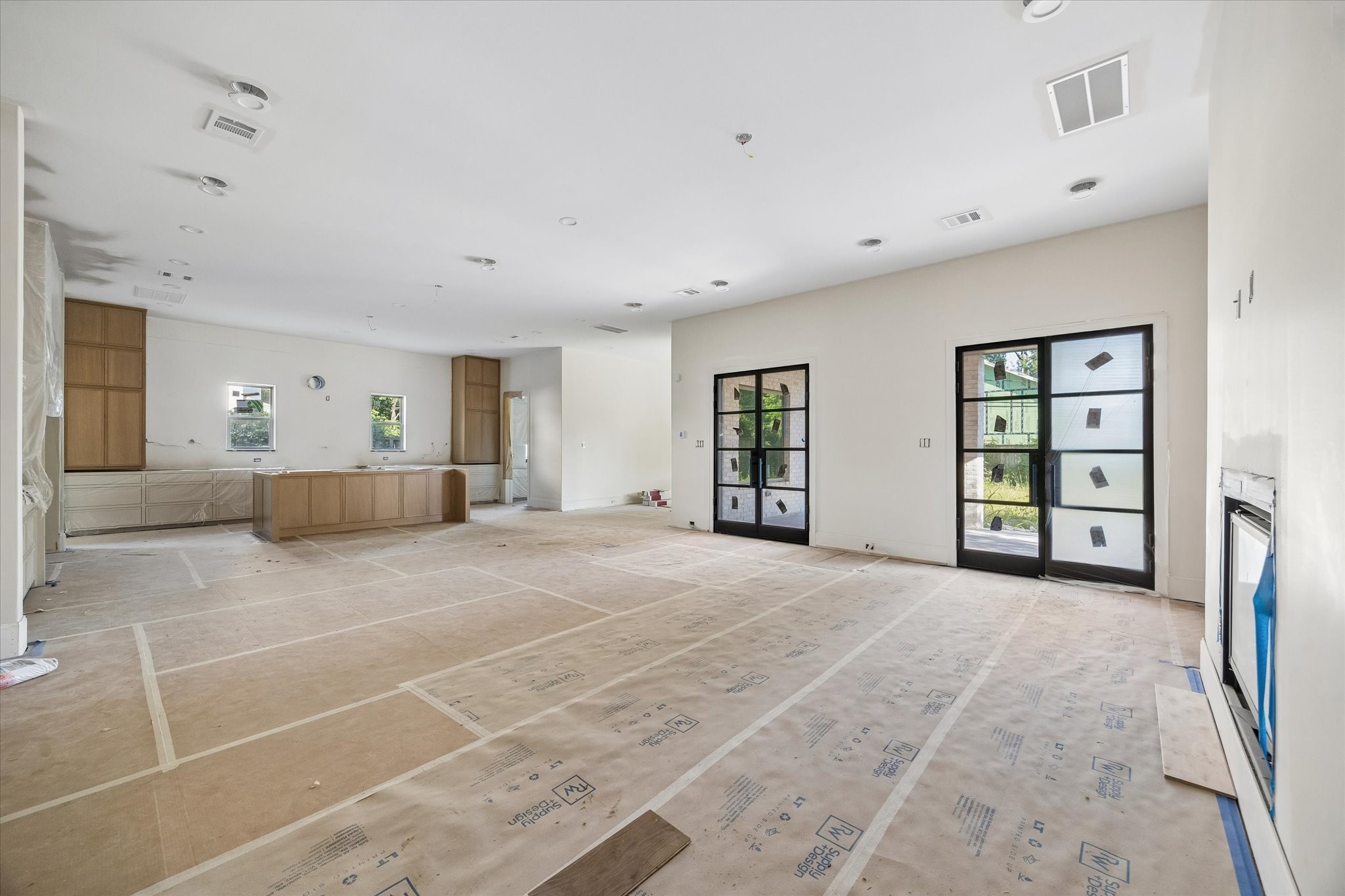 515 West 33rd Street Houston, TX 77018 - Photo 6 of 30 a view of an empty room with a window