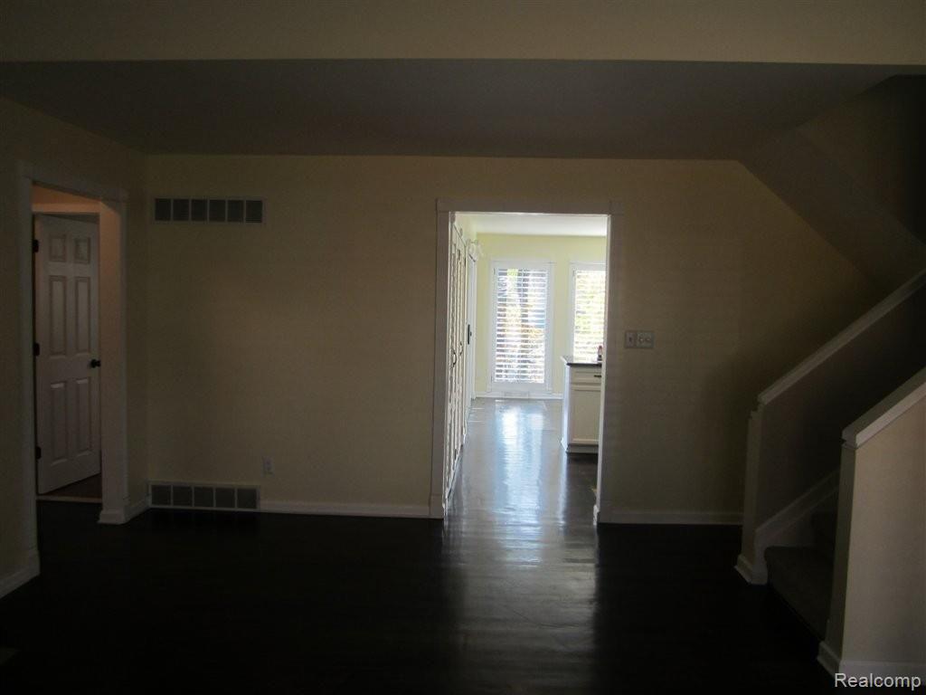 513 1st Street Rochester, MI 48307 - Photo 3 of 19 IMG_4523.JPG