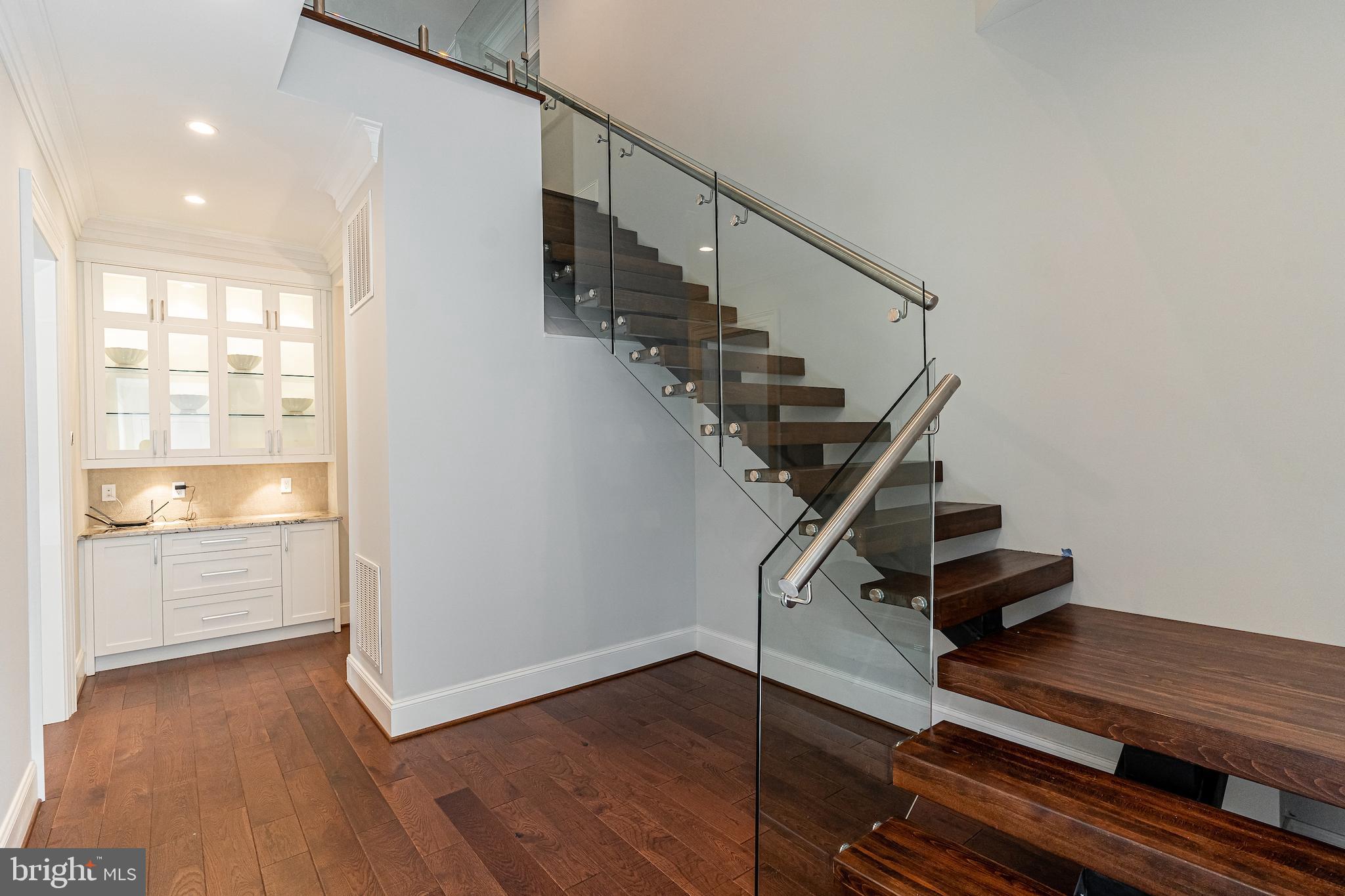 2035 Hunter Mill Road Vienna, VA 22181 - Photo 61 of 123