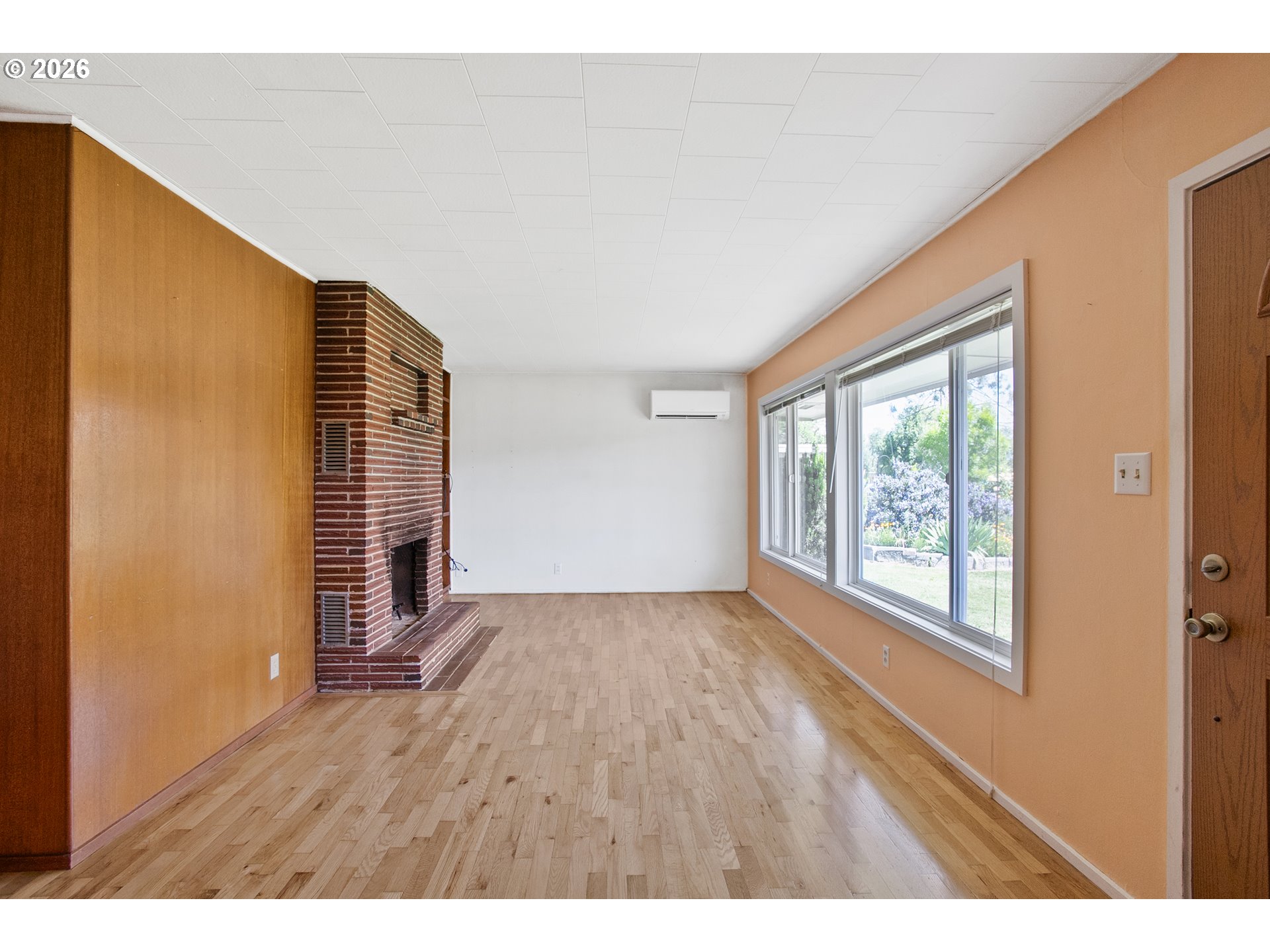 2840 Ferry Street Eugene, OR 97405 - Photo 9 of 35 a view hallway an empty room with wooden floor and a window
