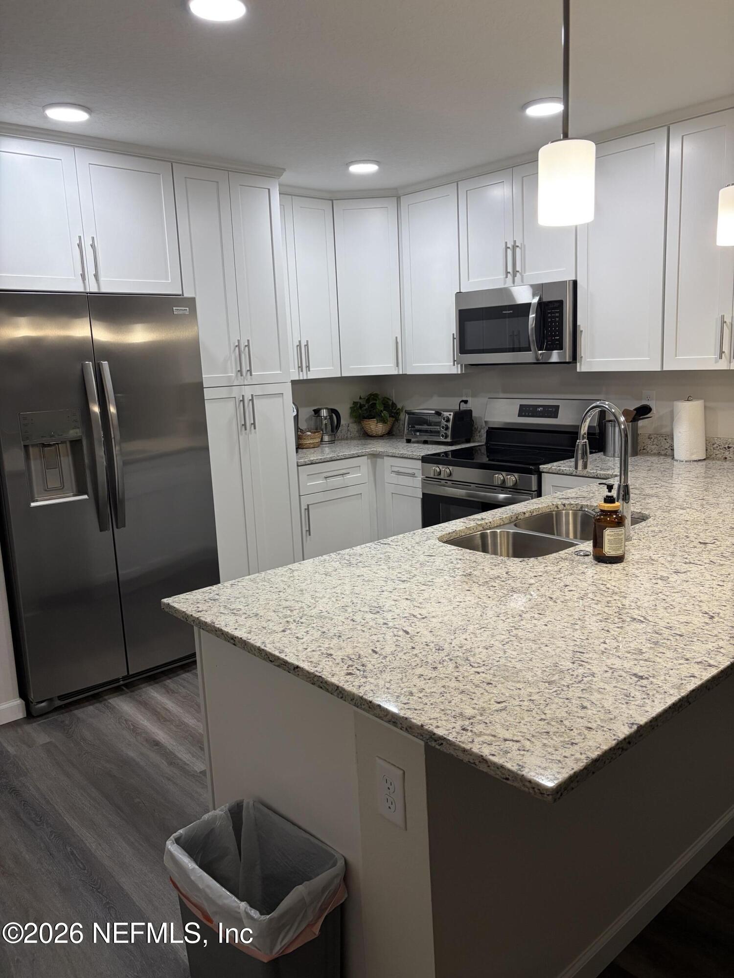 2783 Larsen Road Jacksonville, FL 32207 - Photo 6 of 13 Breakfast bar