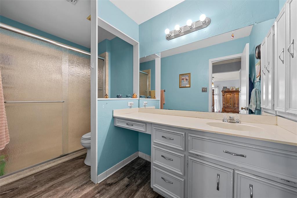 2905 Lake Shore Drive, Unit 204 Waco, TX 76708 - Photo 24 of 32 Primary bathroom