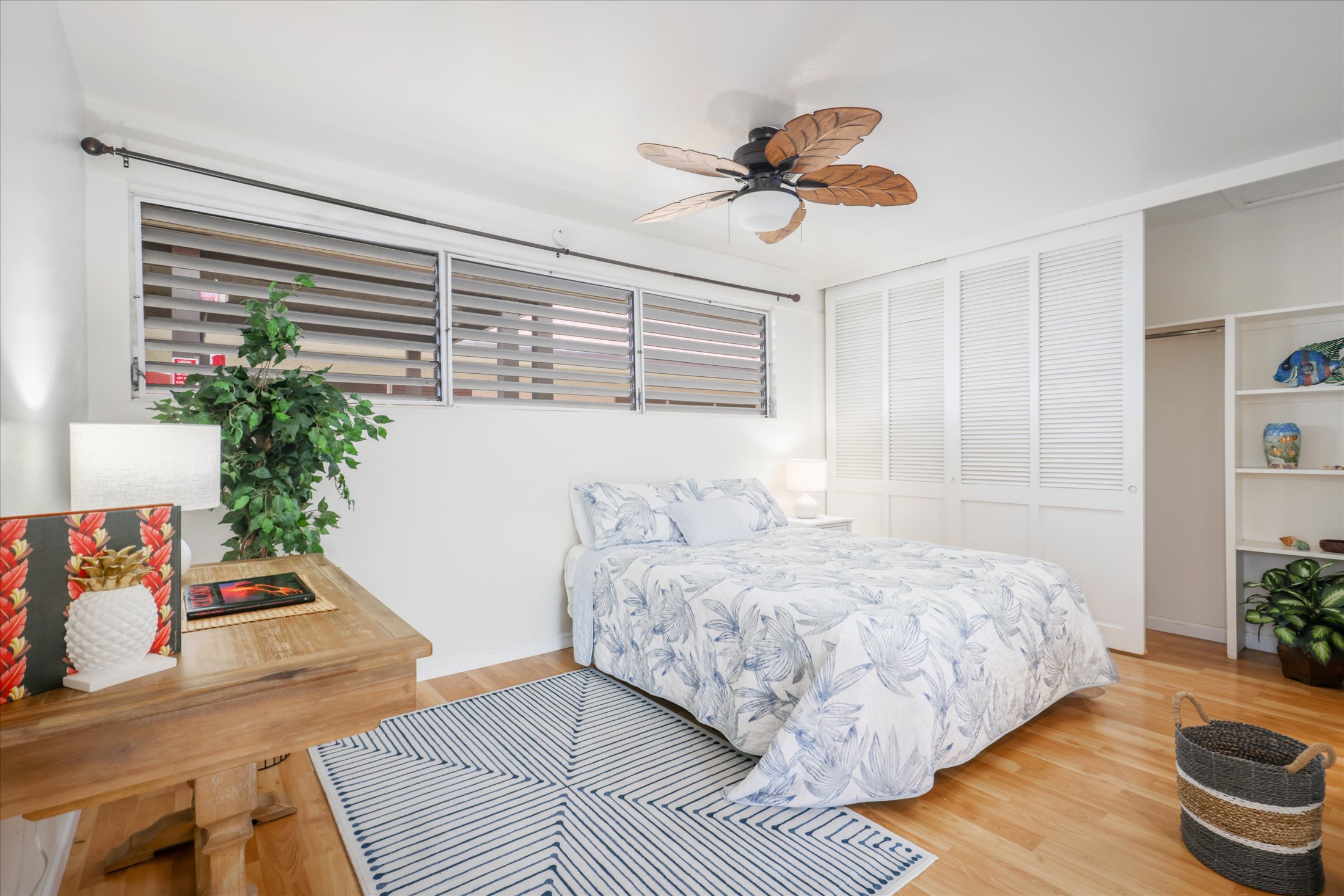 75-5873 Walua Road, Unit 312 Kailua-Kona, HI 96740 - Photo 7 of 15 a bedroom with a bed and a chandelier