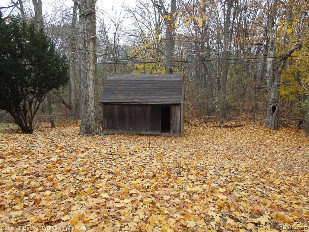 5919 Western Road Flint, MI 48506 - Photo 3 of 26