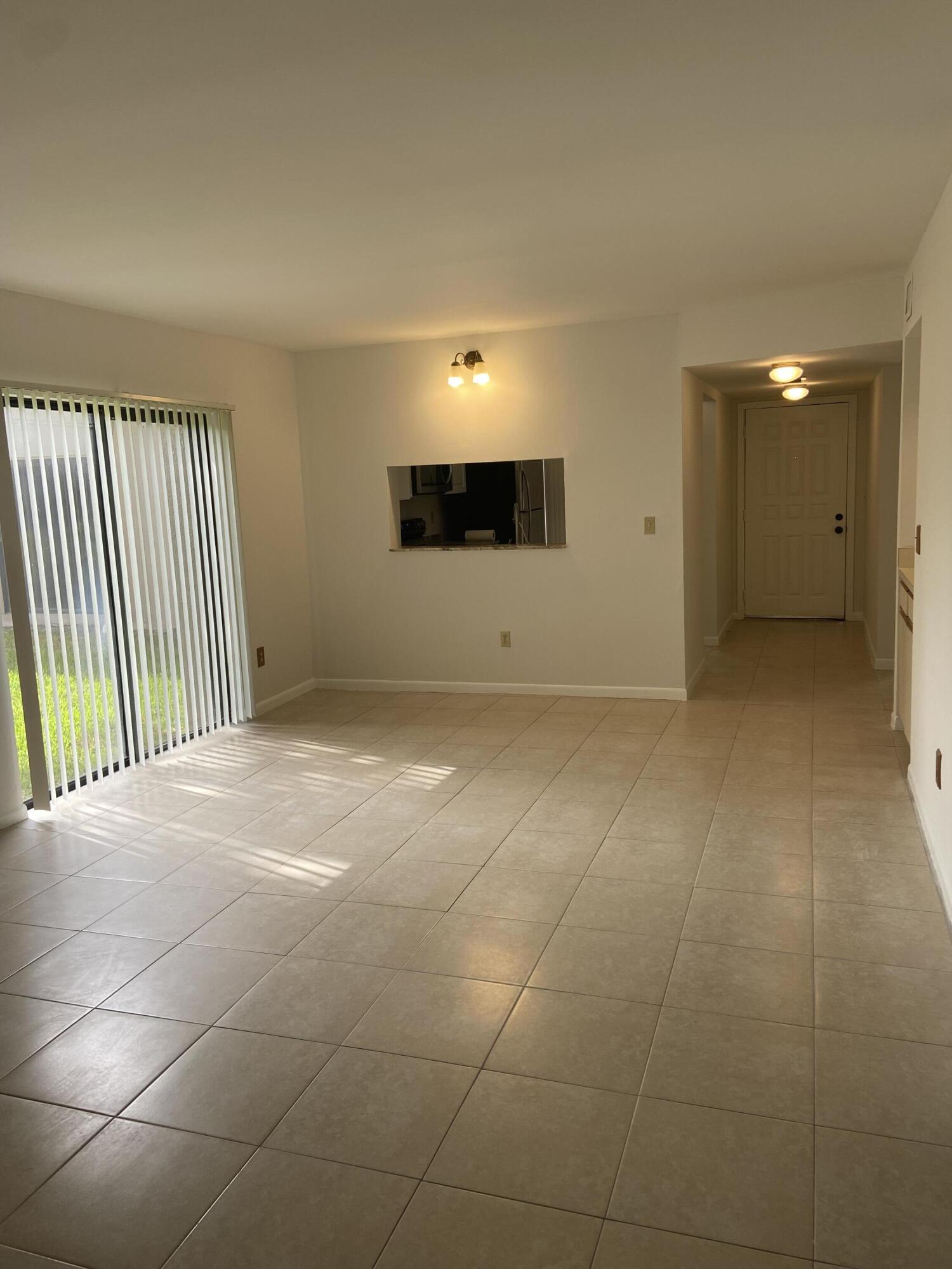 350 Club Circle, Unit 106 Boca Raton, FL 33487 - Photo 3 of 22 IMG_4056