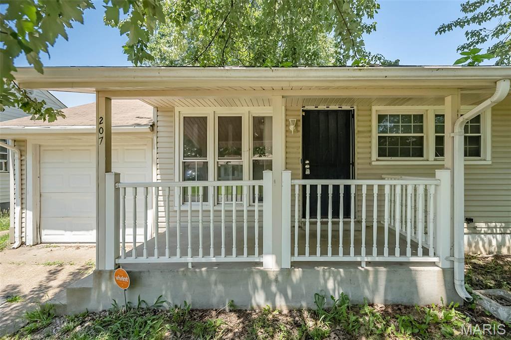 207 Midlothian Road St. Louis, MO 63137 - Photo 4 of 32