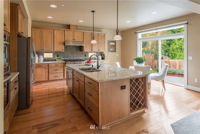 $1,418,000 | 16550 Southeast 61st Place, Bellevue, WA 98006