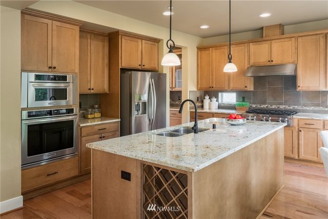 $1,418,000 | 16550 Southeast 61st Place, Bellevue, WA 98006