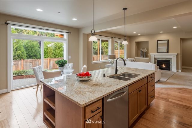 $1,418,000 | 16550 Southeast 61st Place, Bellevue, WA 98006