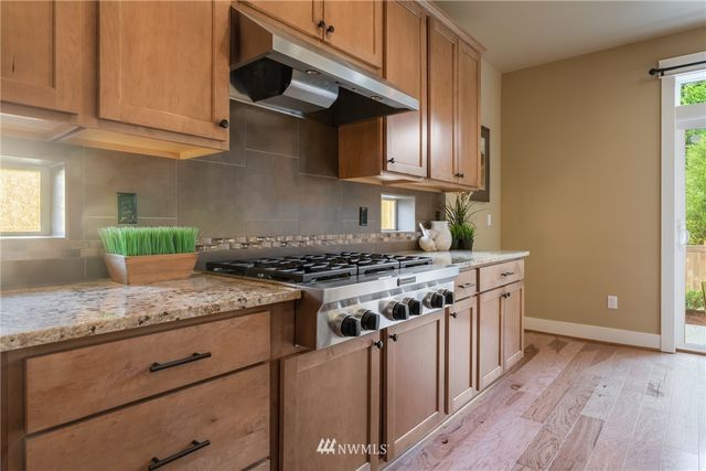 $1,418,000 | 16550 Southeast 61st Place, Bellevue, WA 98006