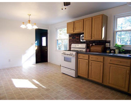 75 Berard Circle Springfield, MA 01128 - Photo 3 of 11