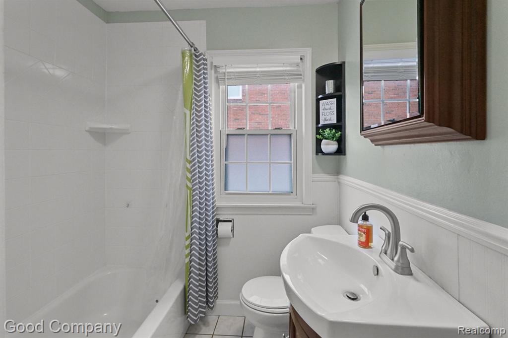1060 Columbia Road Berkley, MI 48072 - Photo 13 of 28