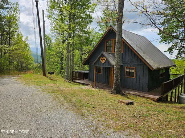 $450,000 | 3827 Gettaway Lane, Gatlinburg, TN 37738