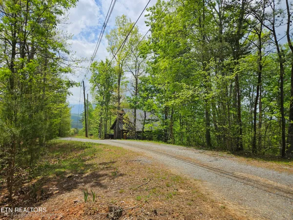 $450,000 | 3827 Gettaway Lane, Gatlinburg, TN 37738