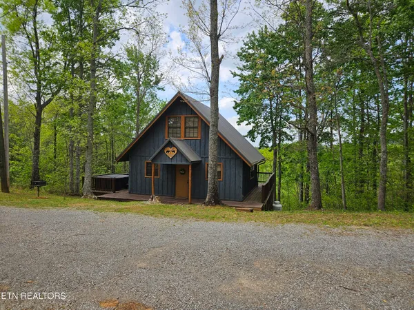 $450,000 | 3827 Gettaway Lane, Gatlinburg, TN 37738