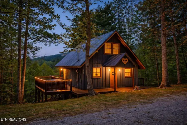 $450,000 | 3827 Gettaway Lane, Gatlinburg, TN 37738