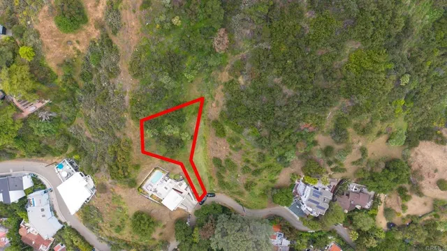 an aerial view of a yard